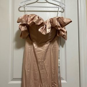 BEAUTIFUL PROM/FORMAL DRESS **NEVER WORN**